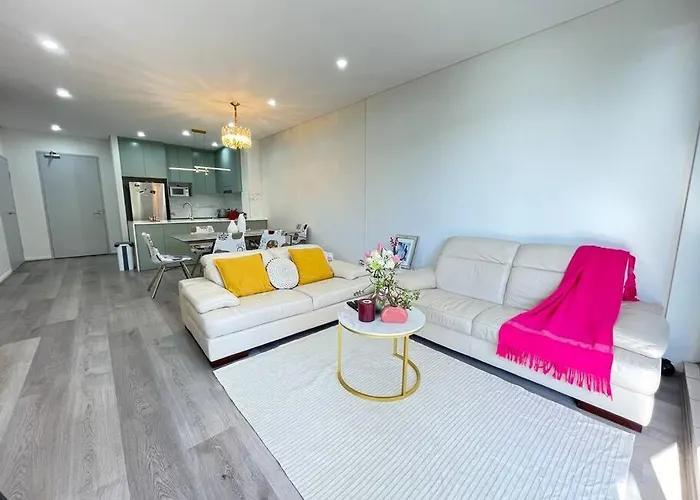 Cozy And Modern Home At The Heart Of Rhodes Sydney