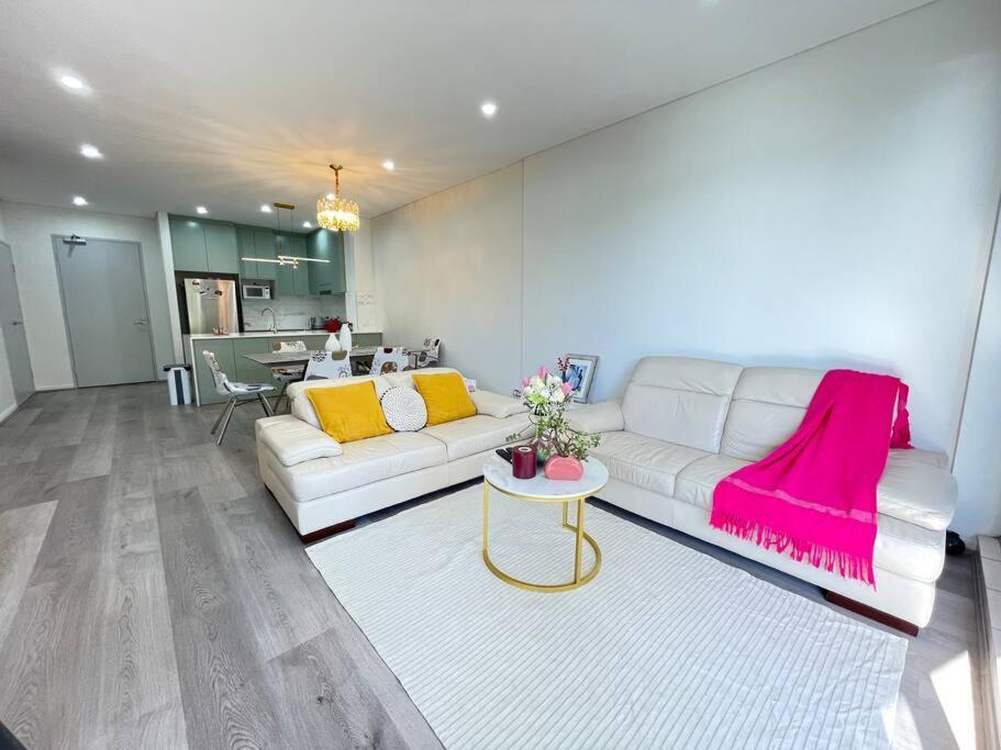 Cozy And Modern At The Heart Of Rhodes Sydney