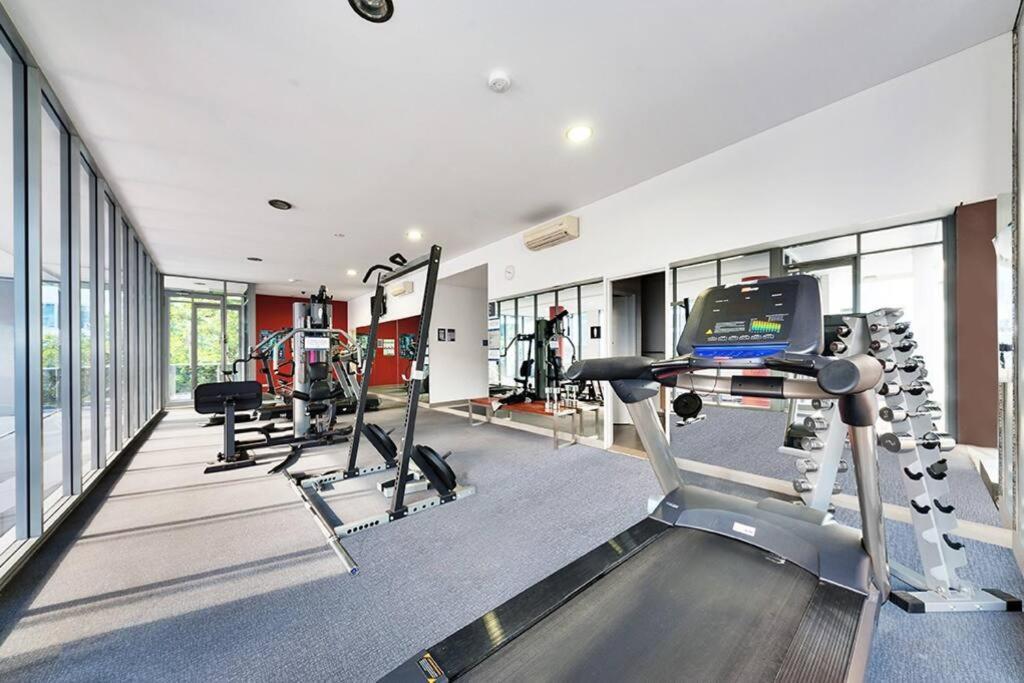 Cozy And Modern At The Heart Of Rhodes Apartment Sydney